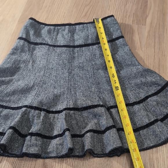 Gray A-Line Ruffled Knee-Length Skirt for Work - Picture 4 of 6